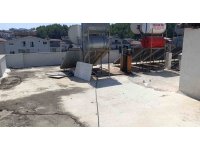 Evde unuttuğu anahtar sonu oldu, çatıdan balkona hortumla inmek isterken hayatını kaybetti