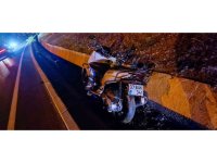 Otomobil yayaya yol vermek için duran motosiklete çarptı: 1 yaralı