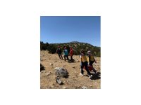 Isparta’da kayalıklardan düşen kadın operasyonla kurtarıldı