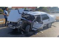 Hafif ticari ile çarpışıp hurdaya dönen TOFAŞ’taki 2 kişi yaralandı