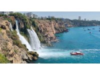 Falezlerden düşen kadın için dalgıçlar su altında arama çalışması yaptı