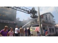 Kıbrıs gazisi, yeğeninin yaktığı evden sadece zarar görmeyen Türk Bayrağını alabildi