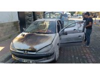 Antalya’da seyir halindeki otomobilin yandı