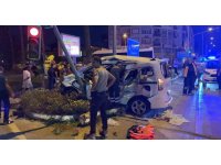 Antalya’da kırmızı ışık ihlali kazayı da beraberinde getirdi: 3’ü ağır 6 yaralı