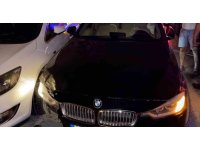 Emniyetin karşı sokağında 6 araca çarparak zarar verip yaya kaçtı