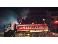 Burdur’da çatıda çıkan yangın daireye sıçardı