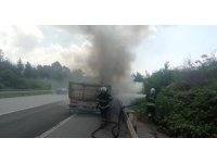 Seyir halindeki tırın dorsesinden alevler yükseldi