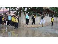 Adana Kozan’da fırtına ve yağmur etkili oldu
