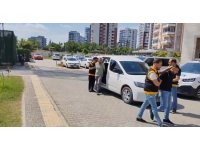 Adana’da ’çöpleri aşağı atmayın’ diye uyaran temizlikçi dövüldü: Şüpheli baba oğul yakalandı