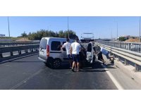 Bariyerlere çarpıp kaza yapan sürücü kazayı burnu kanamadan atlattı