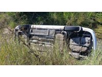 Sulama kanalına uçan otomobilin sürücüsü kazayı yara almadan atlattı