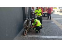 Kamyonetin aynasına çarpan elektrikli bisiklet sürücüsü yaralandı