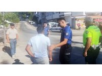 Ehliyetsiz sürücüyü korumak için yalan söyledi, karakola götürüldü