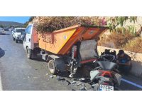Motosiklet, atık toplama aracına çarptı: 1 ölü