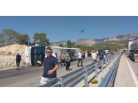 Otobüs ile kamyon çarpıştı:  Ölü ve yaralılar var