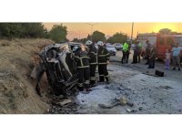 Burdur’da otomobil, otobüs durağına çarptı: 2 yaralı