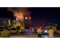 3 katlı ev alevlere teslim oldu