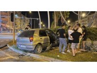 Antalya’da otomobille hafif ticari araç çarpıştı: 2 yaralı