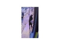 Markete bırakılan ekmek ve simit dolu poşeti çaldı