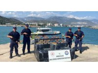 Denizdeki kutulardan 28 bin 500 paket tütün çubuğu çıktı