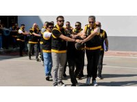 Adana’da haraç isteyen çeteye operasyon: 12 silah ile 54 bin hap ele geçirildi