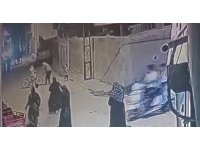 Sesinden rahatsız olduğu çocukları sopayla dövdü