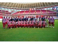 Antalyaspor, yeni transferlerini ve A takıma yükselen genç oyuncularını taraftara tanıttı