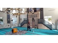 Mersin’deki camilerde temizlik çalışmaları sürüyor