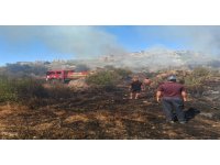 Serik’te makilik ve zeytinlik alanda çıkan yangın 1 saatte kontrol altına alındı