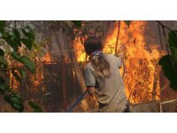 Antalya’da alevler mahalleyi sardı, vatandaşlar seferber oldu