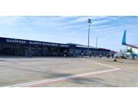 Gazipaşa-Alanya Havalimanı’nda rüzgar nedeniyle bazı uçuşlar iptal edildi