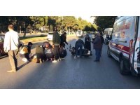 Kaza sonrası motosikletiyle yola savrulan genç kız gözyaşlarıyla hastaneye götürüldü