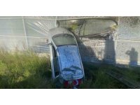 Antalya’da kontrolden çıkan otomobil muz serasına girdi: 1 yaralı