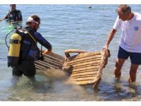 Denizden çıkanlar pes dedirtti:  Tekne parçası, şezlong ve araç lastiği çıktı