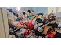 Adana’da apartman dairesinden iki kamyon çöp çıktı