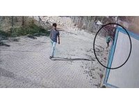 Arkadaşı nöbet tuttu, kendisi camdan girdiği konteynerden 30 saniye içerisinde laptop çaldı