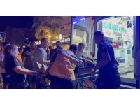 Otomobille çarpışan motosiklet sürücüsü kaldırıma savruldu: 1 yaralı