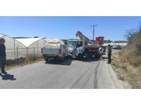 Kamyonla otomobil kafa kafaya çarpıştı: 3 yaralı