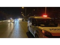 Yaya geçidinden karşıya geçerken otomobilin çarptığı kadın ağır yaralandı