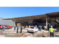 Demre’de toptancı halindeki iş yerinde patlama meydana geldi
