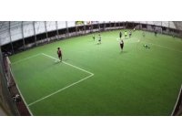 Halı sahada kalp krizi geçirerek hayatını kaybeden polis memurunun o anları kamerada