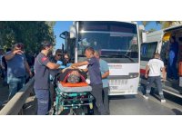 Alanya’da tur otobüsüyle yolcu midibüsü çarpıştı: 2’si ağır 15 yaralı