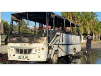 Antalya’da park halindeki midibüs alev alev yandı