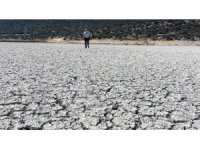 Türkiye’nin 4’üncü büyük gölü kuraklık nedeniyle ortadan ikiye bölündü