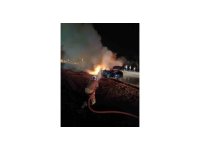 Kaza yapan otomobil alevlere teslim oldu