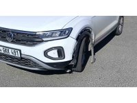 Otomobilin çarptığı köpek telef oldu