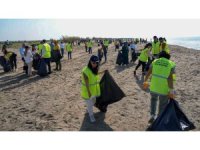 Tarsus Plajı’ndan bir ton atık toplandı