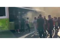 Adana Büyükşehir Belediyesi otobüsünde yangın paniği