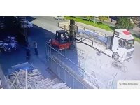 Bisikletiyle forklifte çarpan çocuk hastaneye kaldırıldı