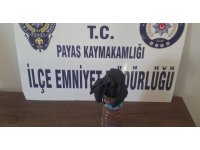 Polisi görünce bahçeye attığı su şişesinden uyuşturucu çıktı